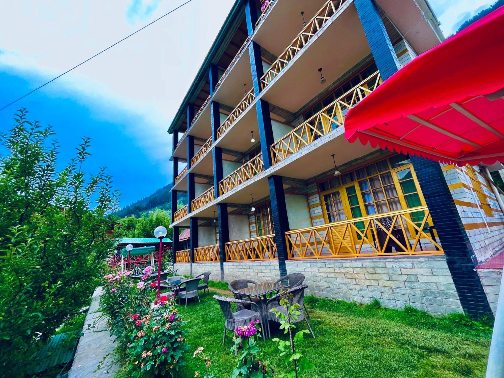 Naina Spring Resort, Manali - Away From City Hustle Manāli Esterno foto